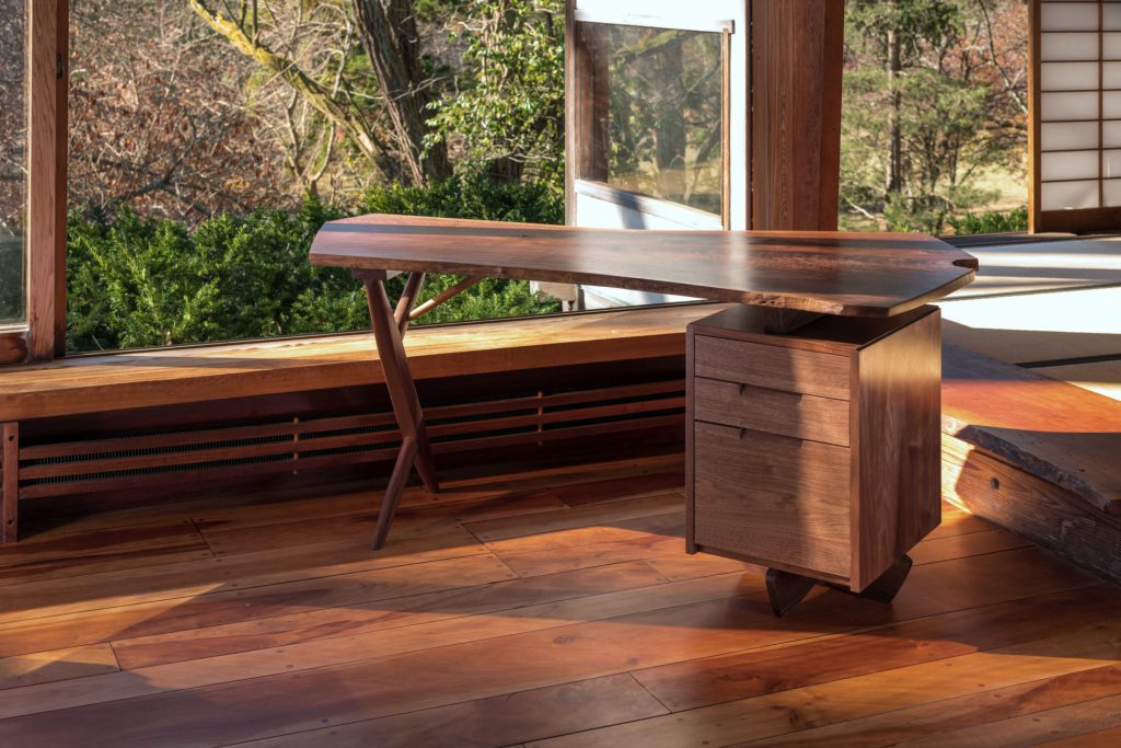 GEORGE NAKASHIMA 11 Conoid Desk 1919x1280 1 JULIA FORMA