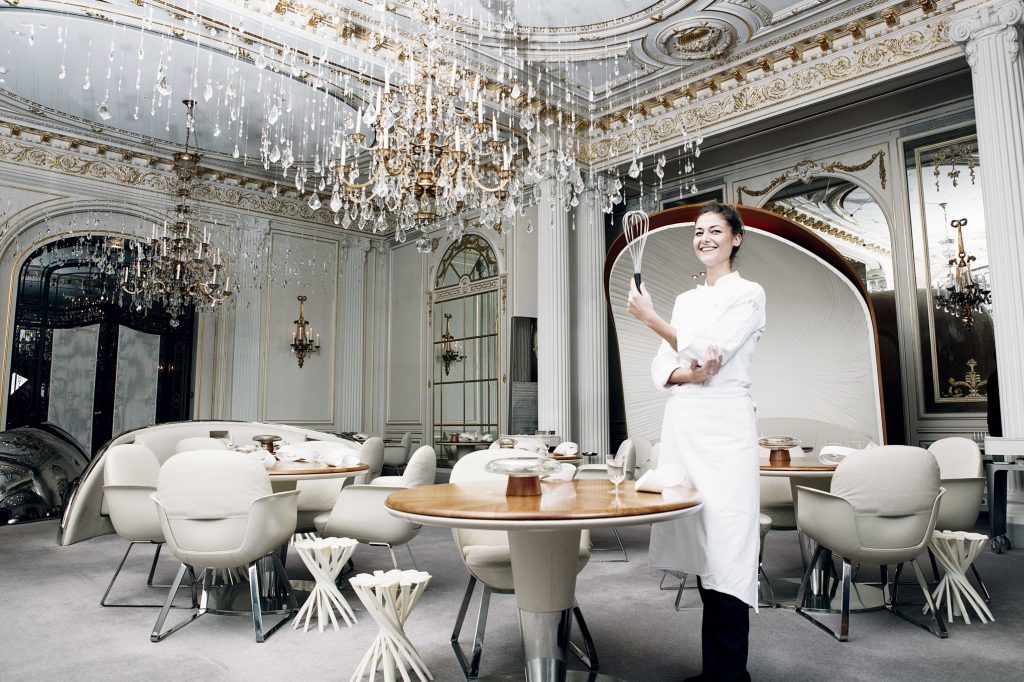JESSICA PRÉALPATO 15 Jessica Prealpato, chef patissier patissiere de l'hotel Plaza Athenee