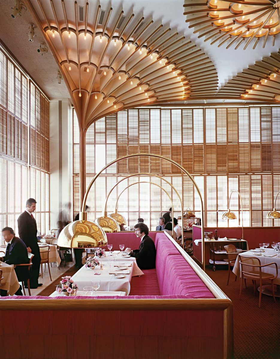 Warren PLATNER : le design élégant et intemporel 13 american restaurant in kansas city designed by warren platner JULIA FORMA