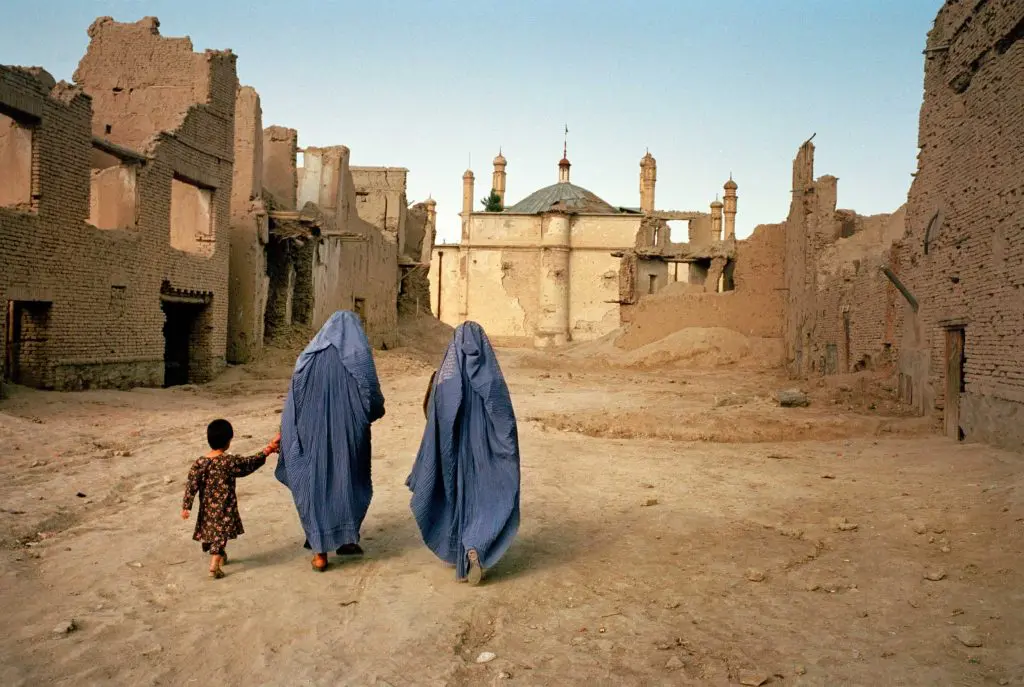 STEPHAN GLADIEU 10 sg taliban 24 JULIA FORMA