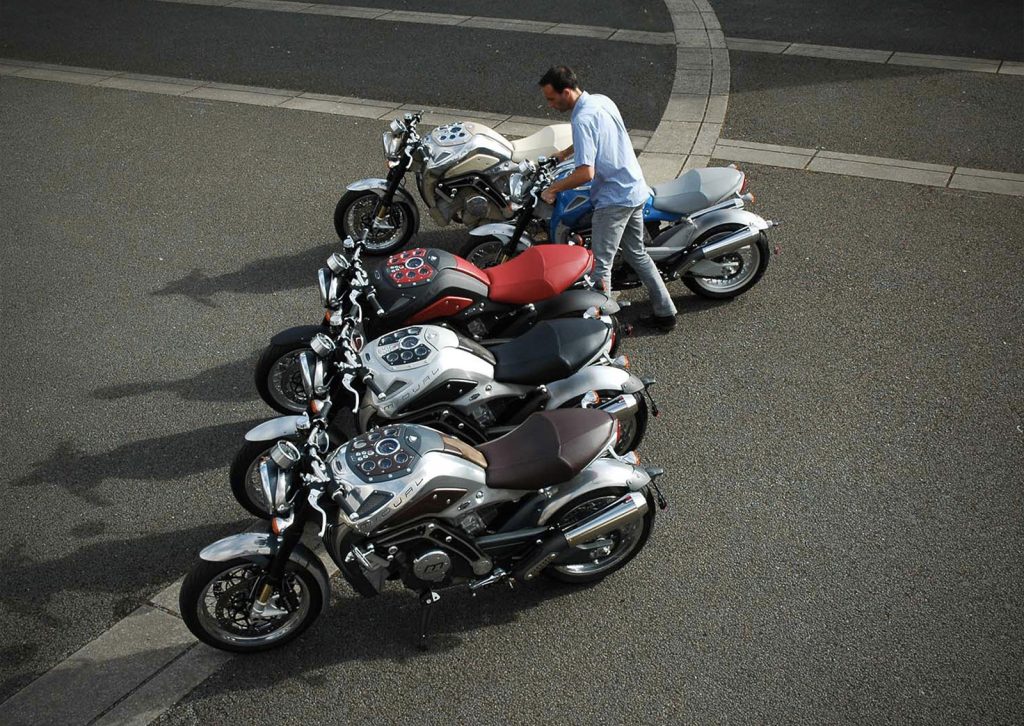 MIDUAL TYPE 1 : redéfinir la perfection en matière de moto 13 5 motos de luxe midual prete pour le roulage JULIA FORMA