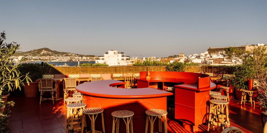 Hôtel MONTESOL Ibiza : un joyau Art Déco rénové avec style et glamour 16 628ba67c8dfc146bf87be52c Hotel page 6 Montesol experimental hotel ibiza JULIA FORMA