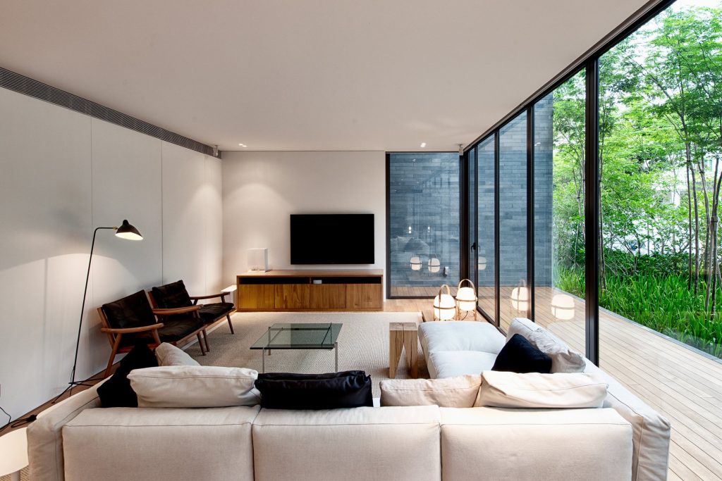 The WALL HOUSE : L'harmonie entre la nature et l'architecture 12 FARM THE WALL HOUSE 16 JULIA FORMA