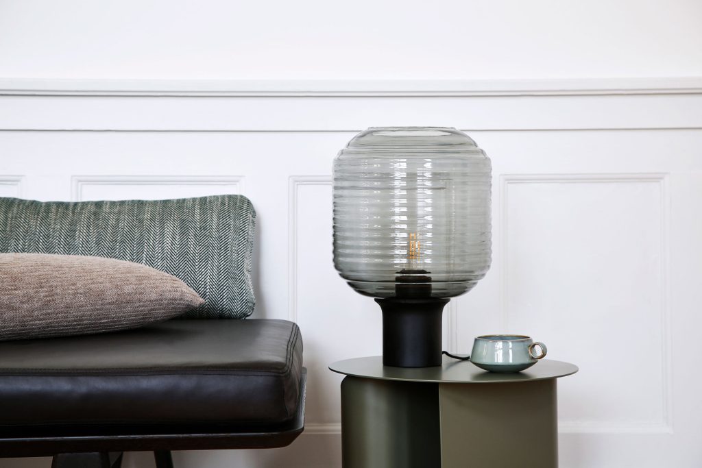 Guillaume DELVIGNE : l'audace et la simplicité au service du design 15 Honey table lamp smoke glass black wood lifestyle 2544 JULIA FORMA