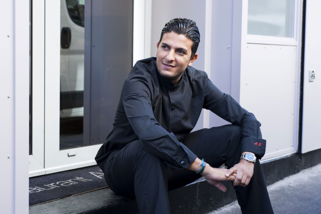 AKRAME BENALLAL : Rendre l’éphémère inoubliable 10 bg background JULIA FORMA