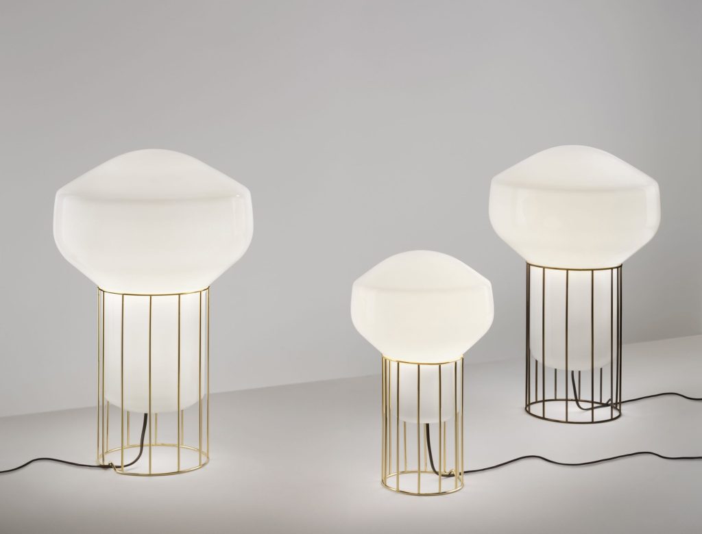 Guillaume DELVIGNE : l'audace et la simplicité au service du design 11 lampe aerostat media structure laiton diffuseur blanc madeindesign 223115 original JULIA FORMA