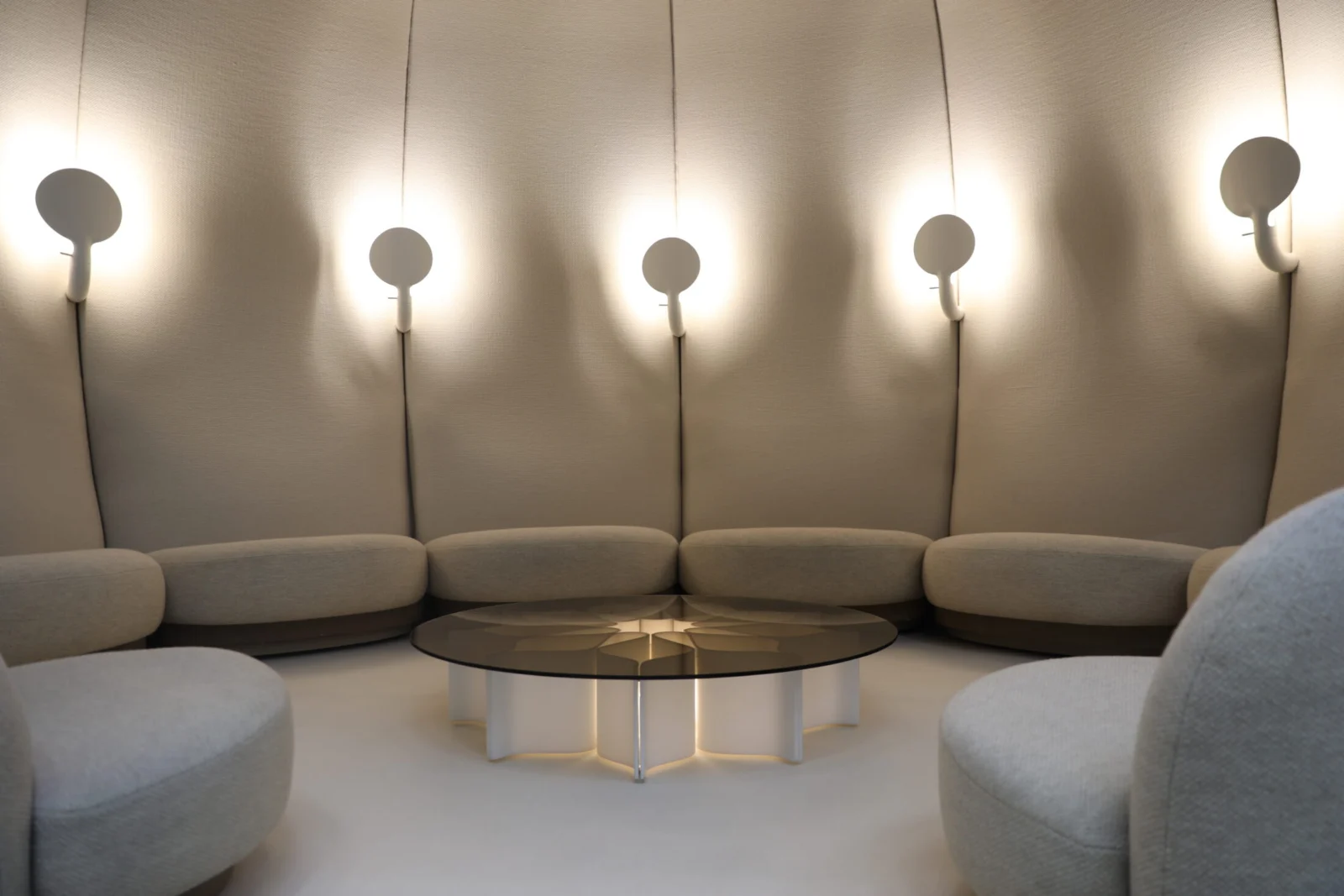Pierre Paulin, le design prend ses quartiers au musée Fabre 13 Fumoir Pierre Paulin restaure Manufactures nationales Sevres et Mobilier national Elise de La Vaissiere Villa Colette