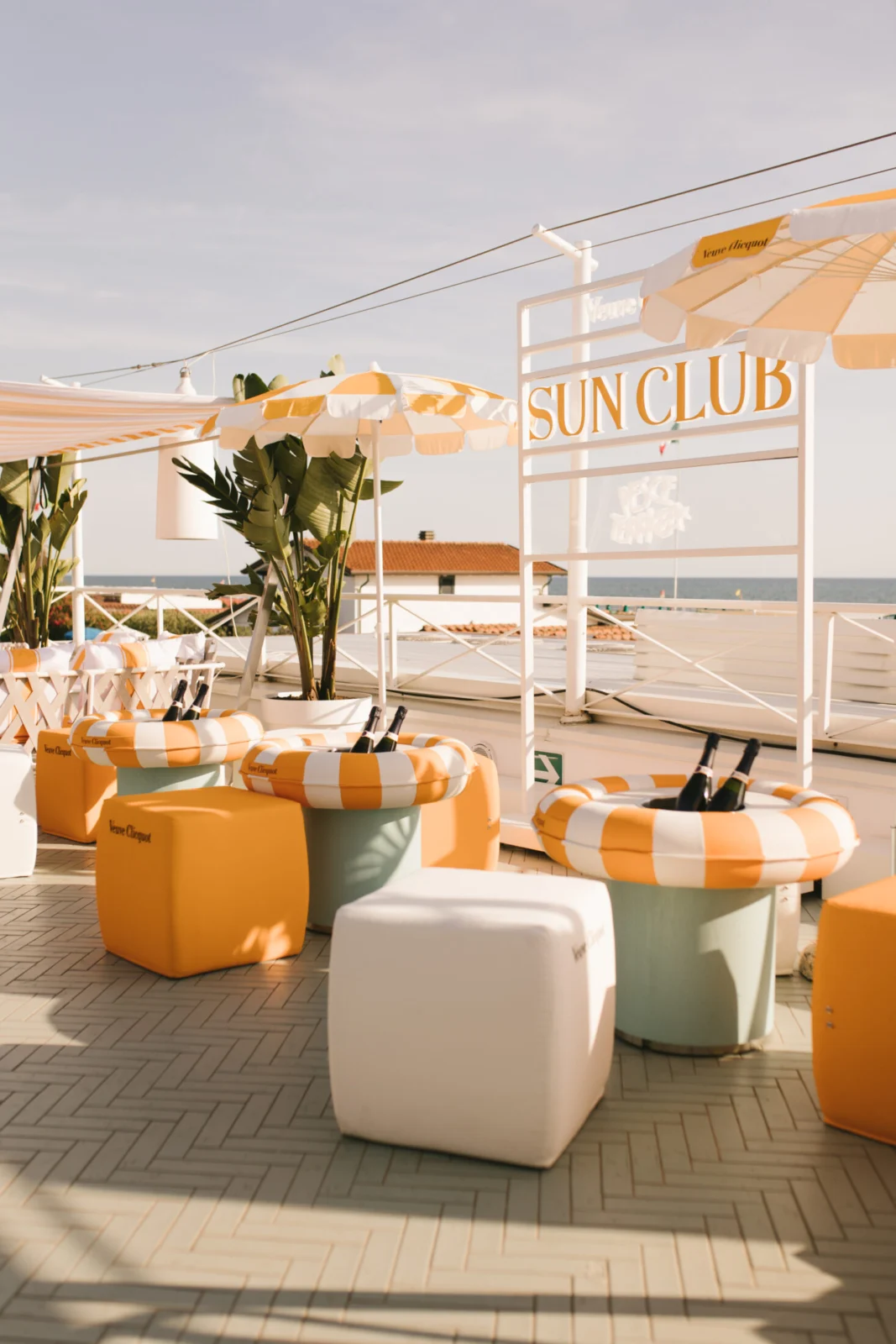 Studio Marcel Poulain, Interview 18 Sun Club Forte dei Marmi Italie © Veuve Clicquot 3 Villa Infinity