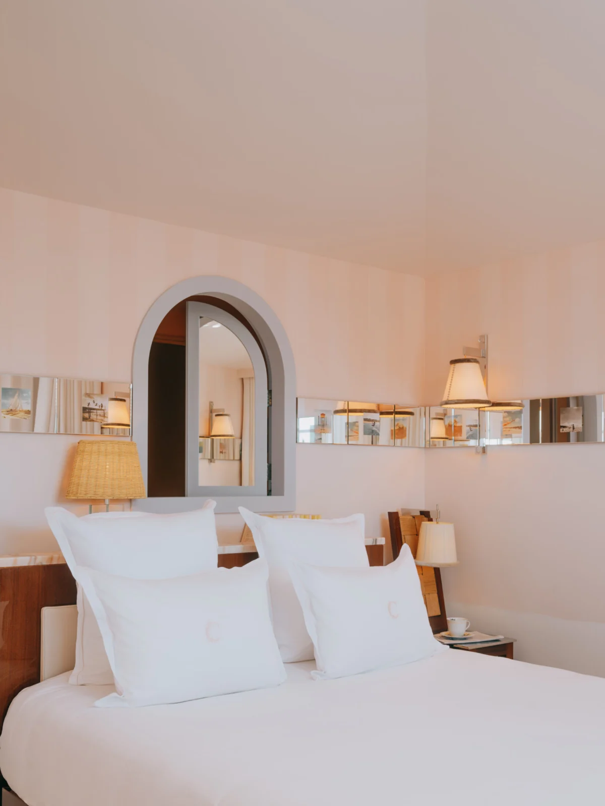 Villa Colette, le Cap Ferret réinventé par Philippe Starck 15 Villa Colette Cap Ferret Starck Julius Hirtzberger Deluxe Village Room B0075206 Villa Colette