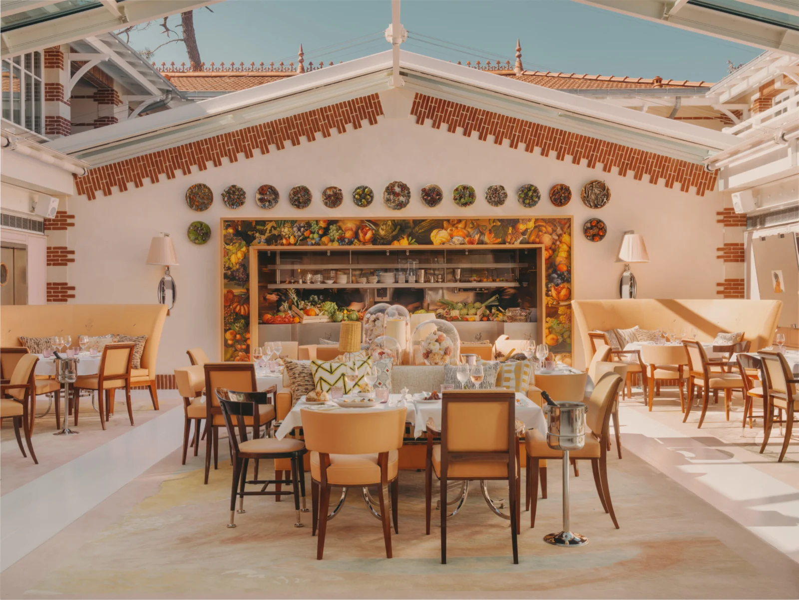 Villa Colette, le Cap Ferret réinventé par Philippe Starck 18 Villa Colette Cap Ferret Starck Julius Hirtzberger restaurant lunch B0075659 Villa Colette
