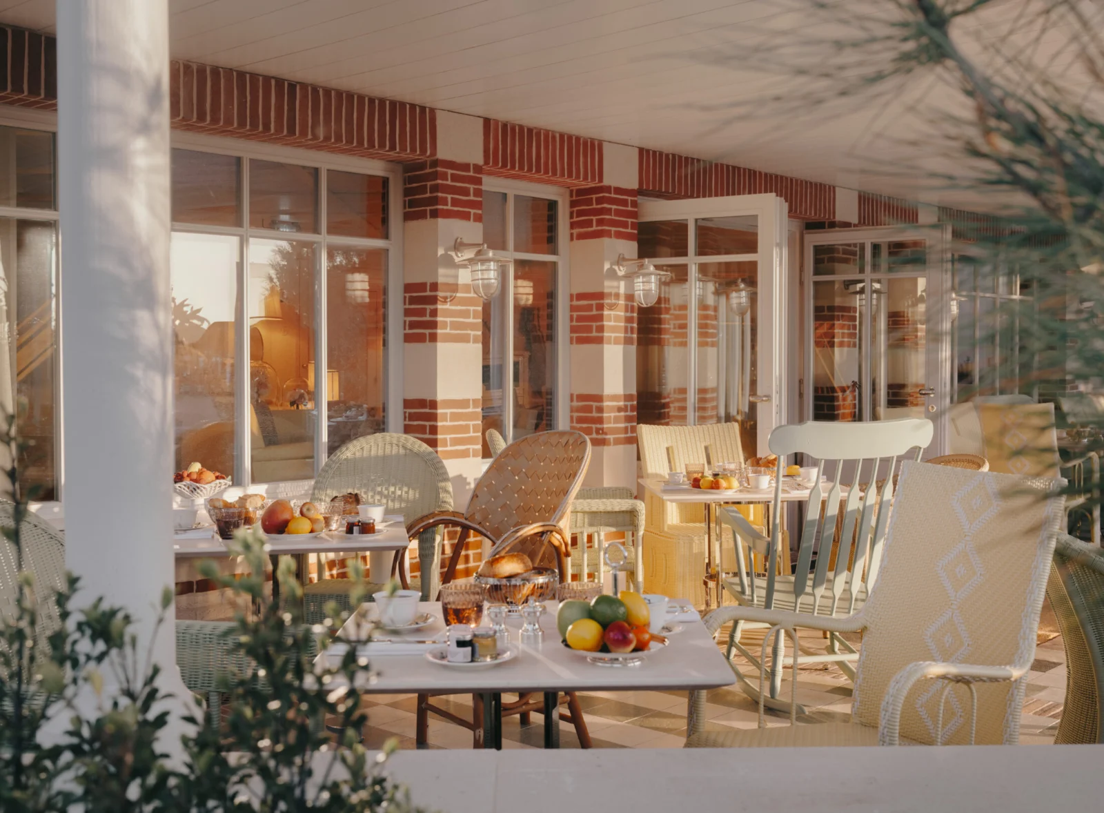 Villa Colette, le Cap Ferret réinventé par Philippe Starck 19 Villa Colette Cap Ferret Starck Julius Hirtzberger terrace B0075963 Villa Colette