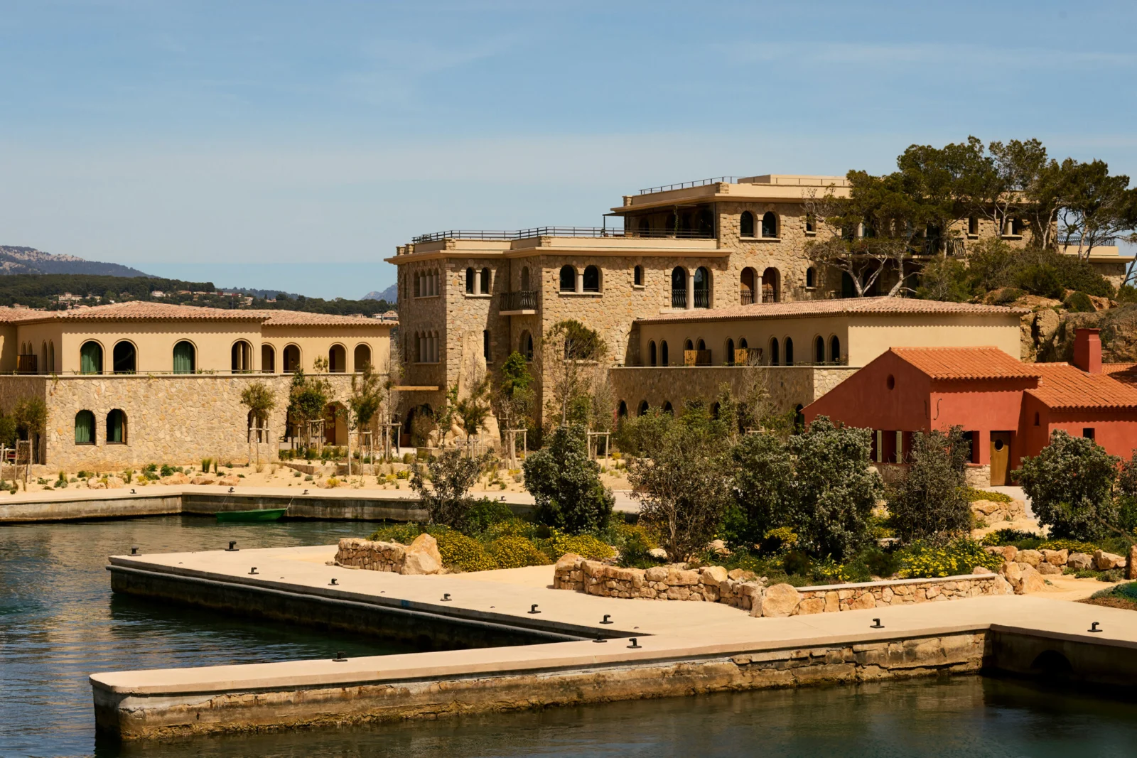 Zannier Île de Bendor, l’utopie solaire de Paul Ricard renaît 12 Zannier Ile de Bendor Delos Exterior 01 © DePasqualeMaffini for Zannier Hotels Villa Colette