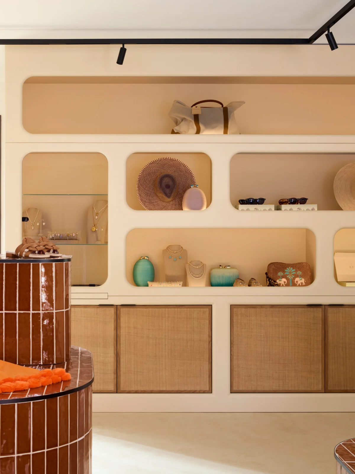 Zannier Île de Bendor, l’utopie solaire de Paul Ricard renaît 32 Zannier Ile de Bendor Pistache Concept Store 02 © DePasqualeMaffini for Zannier Hotels Villa Colette