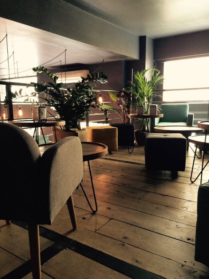 LE BAR-BAR