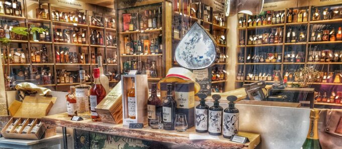 WHISKY RHUM & CO